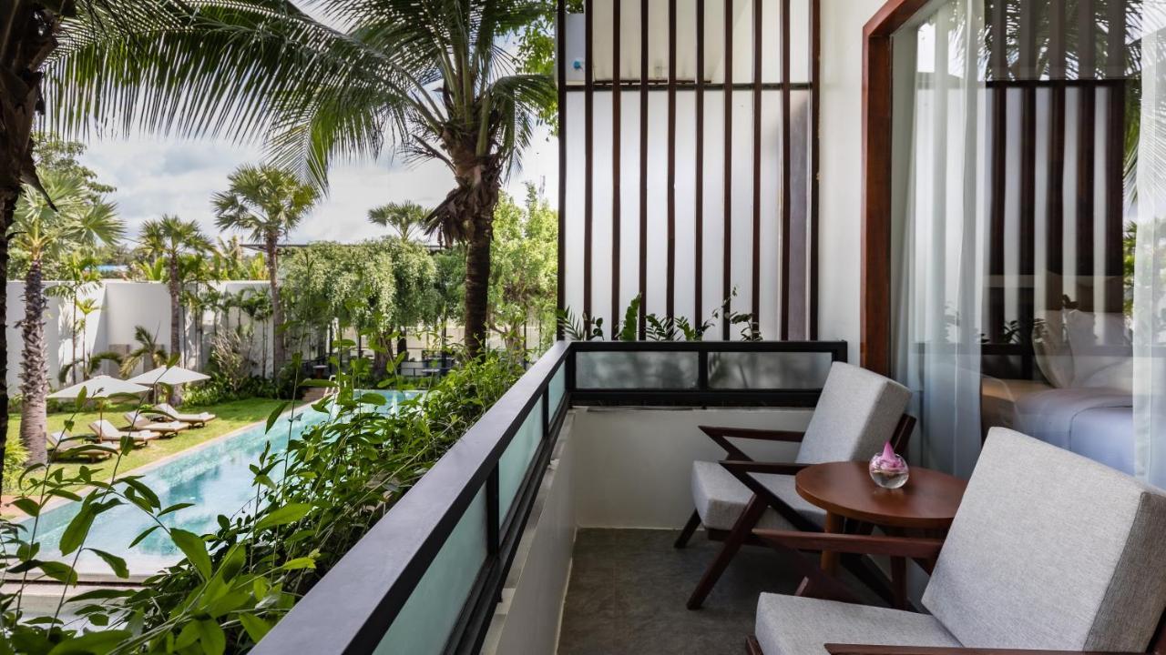 Shintana Saya La Maison Siem Reap Exterior foto A balcony at the hotel