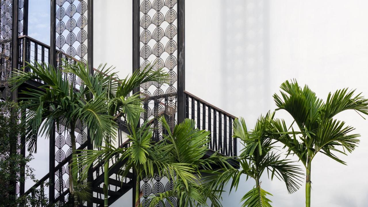 Shintana Saya La Maison Siem Reap Exterior foto The staircase