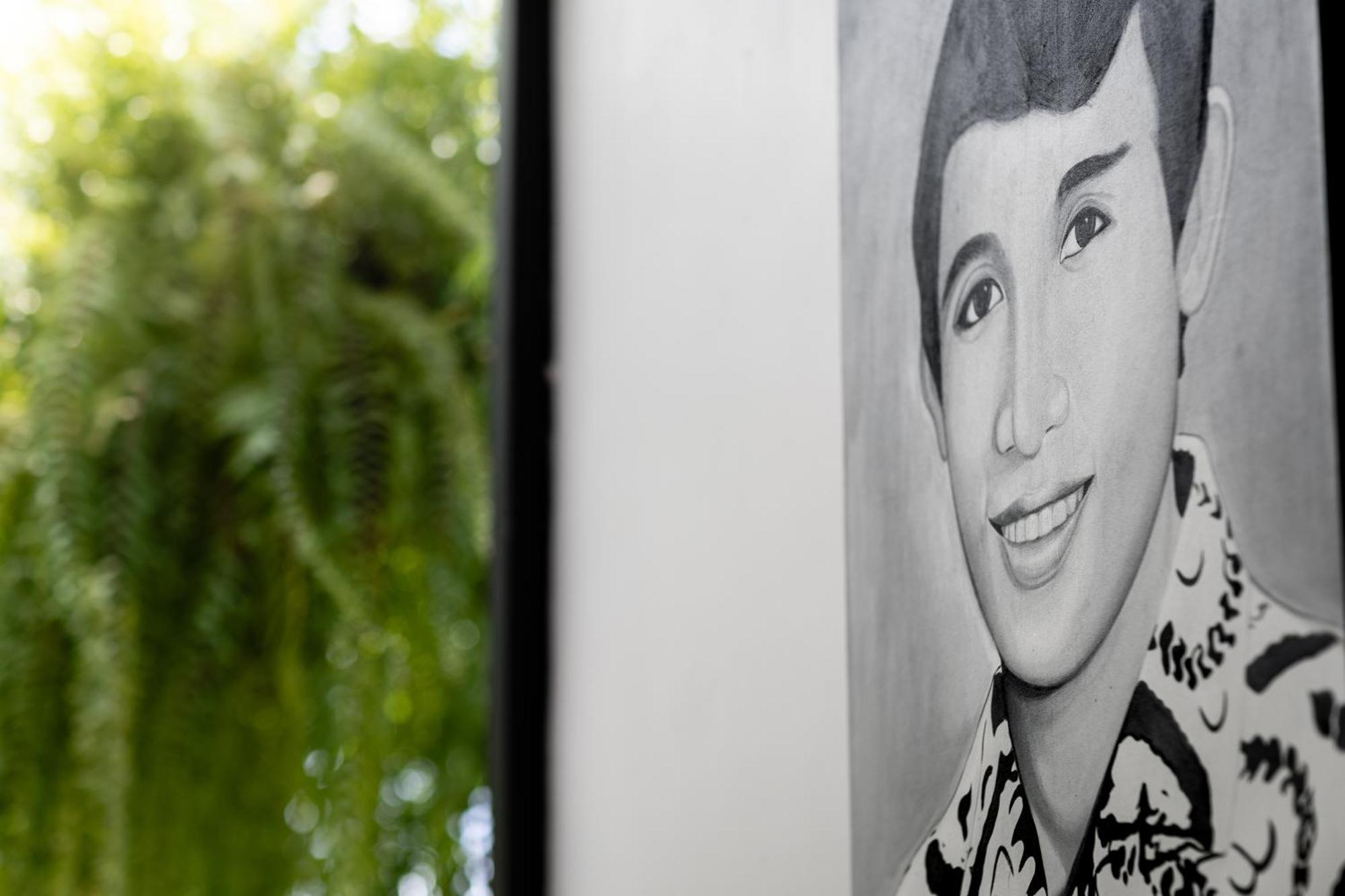Shintana Saya La Maison Siem Reap Exterior foto Portrait of the artist